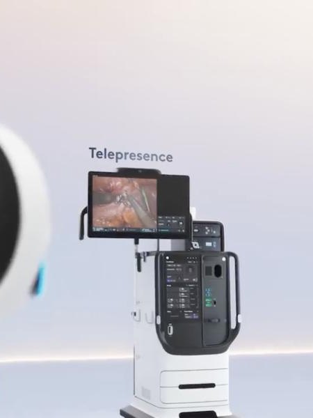 Telepresence screen mounted on a da Vinci system